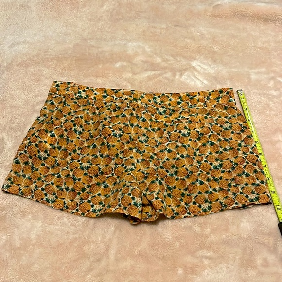 Joie 💯 % Silk Pineapple Shorts Size 0 - Picture 2 of 4